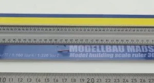1 Maßstabs-Linieal Mit Diversen Maßstab- Einteilungen. Hochw 9