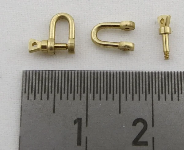 Schäkel Ca. 7x4mm, Bolzendurchmesser Ca. 1mm, Messing 1