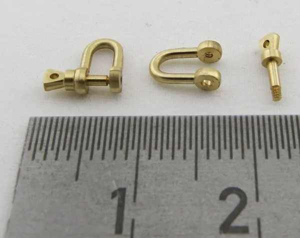 Schäkel Ca. 7x4mm, Bolzendurchmesser Ca. 1mm, Messing 3