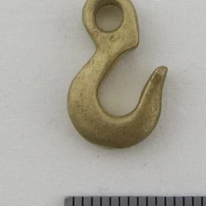 1 Messing-Feinguss-Haken. Mit Anschlag- Öse. Gesamthöhe 7