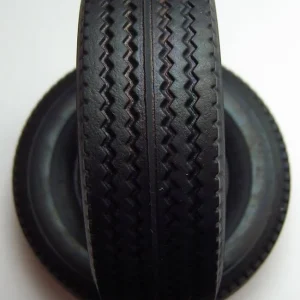 2 Strassen-Breitreifen, 385/65R22.5, TAM-Massstab, 83mm 8