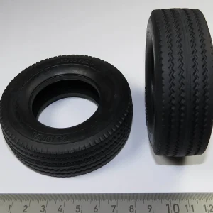 2 Strassen-Breitreifen, 385/65R22.5, TAM-Massstab, 83mm 10