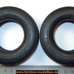 2 Strassen-Breitreifen, 385/65R22.5, TAM-Massstab, 83mm 12